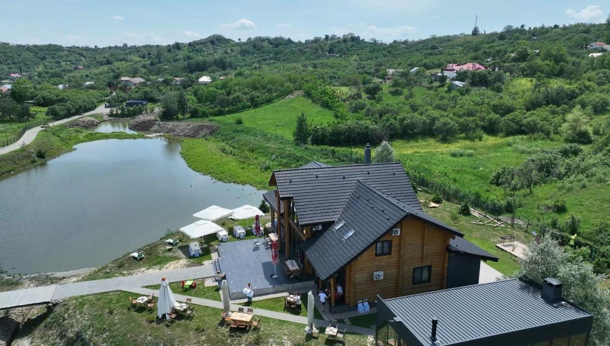 Mountain Lake Jbs Hotel Focşani Exterior foto